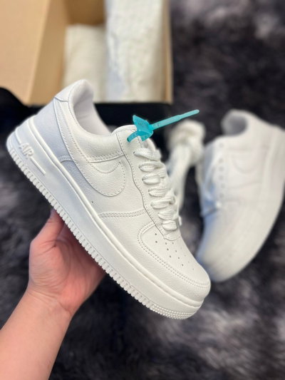 NIKE AIR FORCE blancas