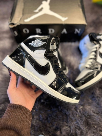 NIKE JORDAN 1 