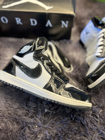 NIKE JORDAN 1 