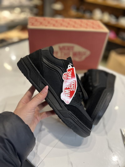 VANS HYLANE total black