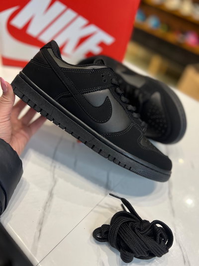 NIKE SB DUNK black