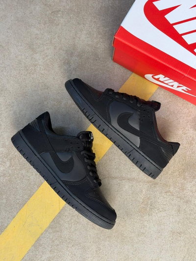 NIKE SB DUNK black