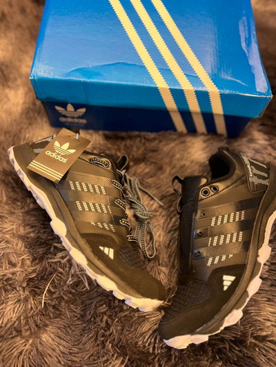 ADIDAS KANADIA
