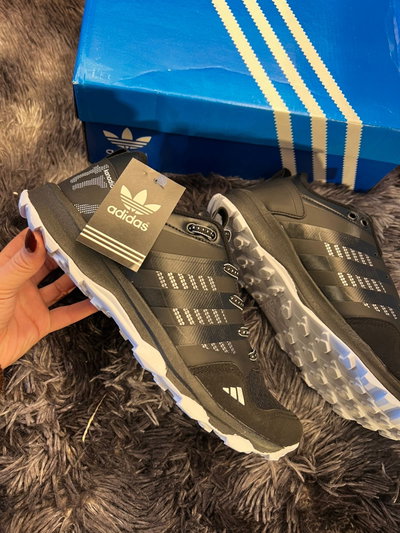 ADIDAS KANADIA
