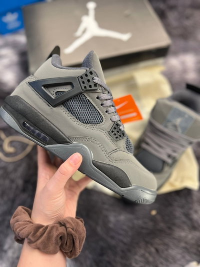 JORDAN RETRO 4 gris