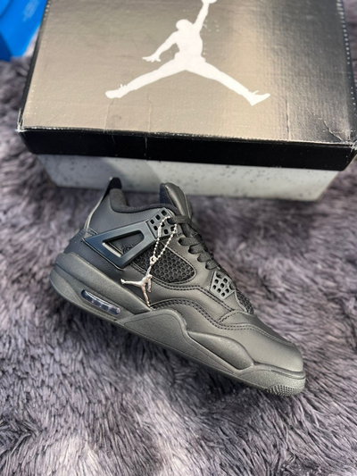 NIKE JORDAN RETRO 4 black