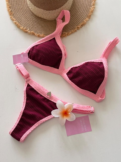 Bikini triangulito bordó con rosa