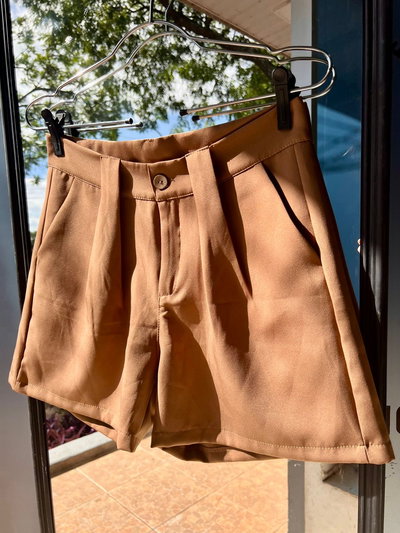 Short sastrero de crep marron