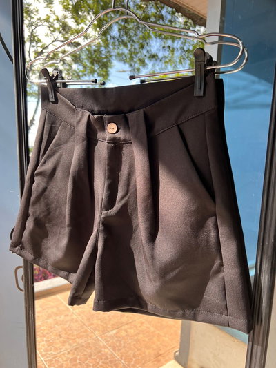 Short sastrero de crep negro