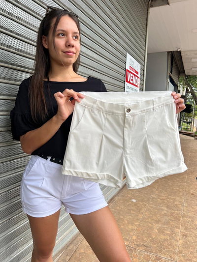 Short sastrero de bengalina dobladillo crema