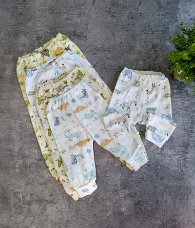 Pantalon con puño estampado 