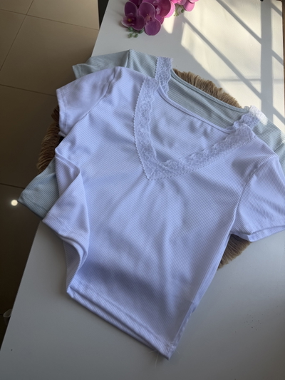 Remera V puntilla 