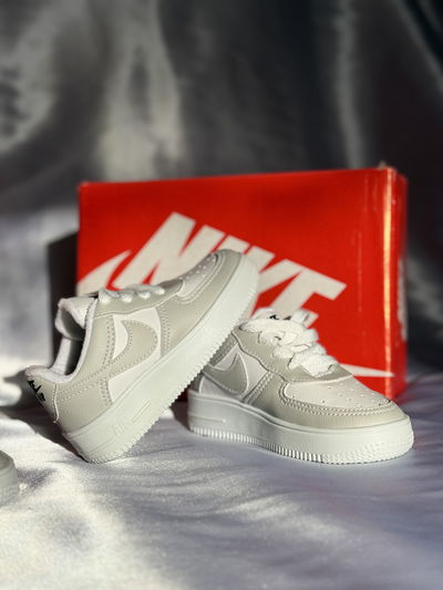 NIKE AIR FORCE BABY - GRIS/BLANCA