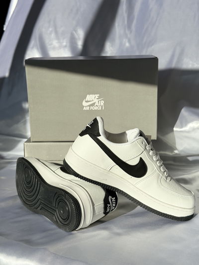 NIKE AIR FORCE 1 BLACK/WHITE