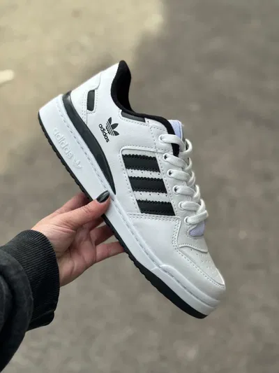 ADIDAS FORUM BLACK & WHITE