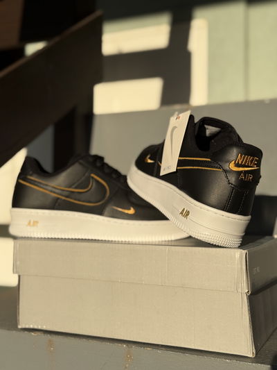 NIKE AIR FORCE BLACK/GOLD