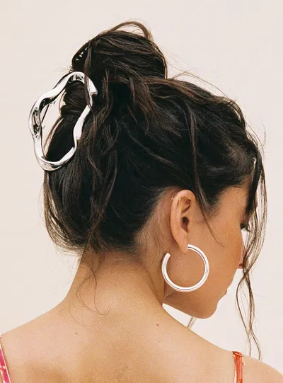 BROCHE DE METAL NUBE PLATEADO X UNIDAD