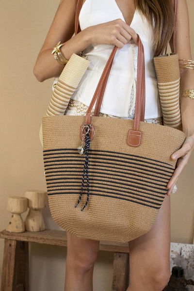 BOLSO DE RAFIA MARRON CON LINEAS NEGRAS 44X27CM X UNIDAD
