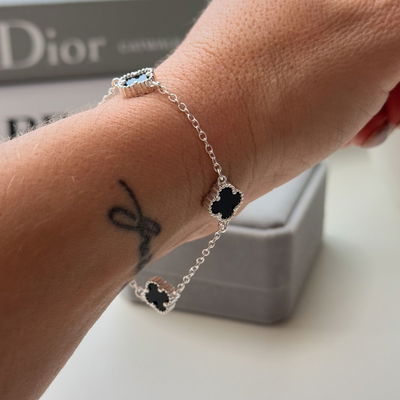 PULSERA DE ACERO CON 3 DIJES X UNIDAD