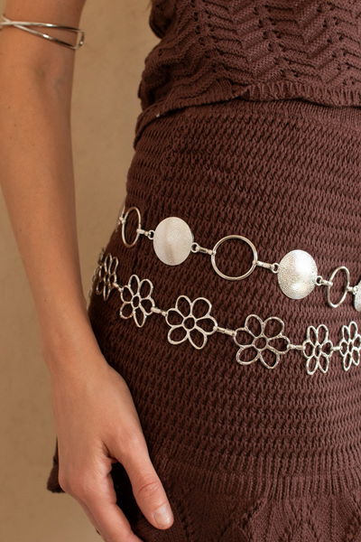 CINTO CADENA DE METAL PLATEADO FLOR X UNIDAD