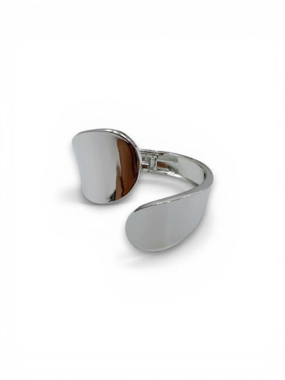 PULSERA CRUZADA ANCHA DE METAL PLATEADO X UNIDAD