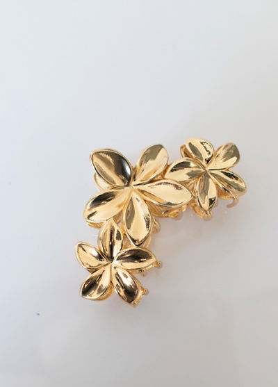 BROCHE DE METAL 3 FLORES DORADO X UNIDAD