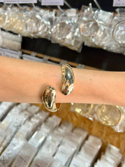 PULSERA CRUZADA DE METAL DORADO X UNIDAD