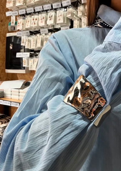 PULSERA ONDULADA ANCHA DE METAL PLATEADO X UNIDAD