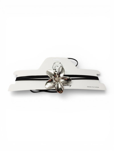 CHOCKER CON FLOR GRANDE PLATEADA X UNIDAD