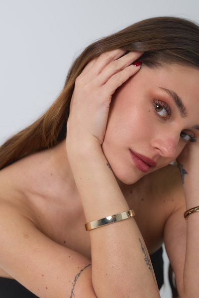 PULSERA LÍNEA PREMIUM MINIMALISTA DORADA X UNIDAD