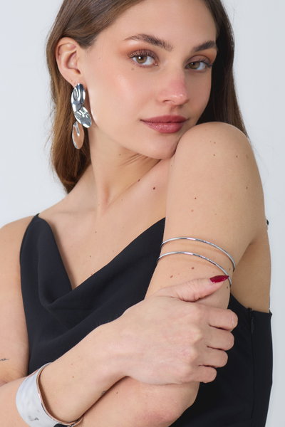 BRAZALETE DE METAL PLATEADO X UNIDAD