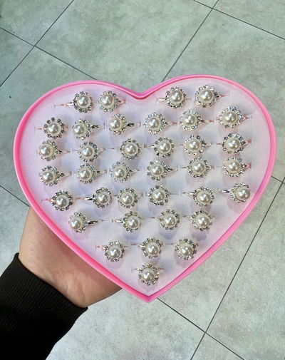 ANILLOS INFANTIL CON PERLA Y STRASS X 36 PCS ESTUCHE CORAZON