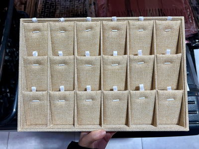 EXHIBIDOR DE DIJES GRANDE X 18 CASILLEROS X PCS