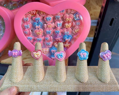 ANILLOS INFANTIL CON APLIQUE X 36 PCS ESTUCHE CORAZON