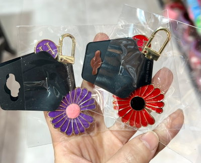 LLAVERO DE CARTERA FLOR  X UNIDAD METALICO