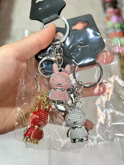 LLAVERO DE CARTERA CONEJO X PCS METALICO CON STRASS V.MOD