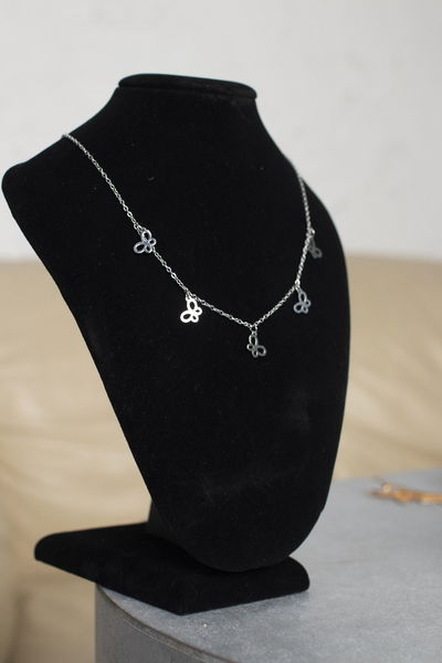 CADENA ACERO CON 5 DIJES X PCS.