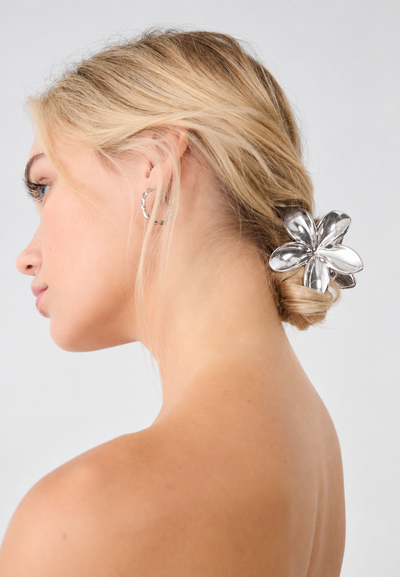 BROCHE DE METAL FLOR PLATEADO X UNIDAD