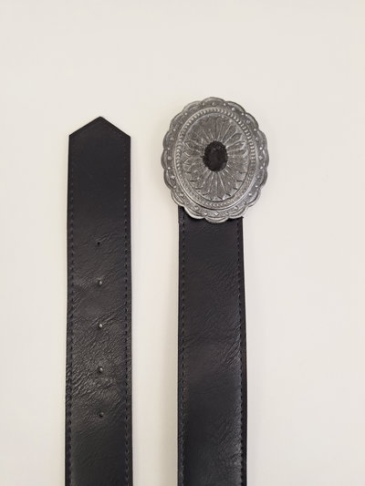 CINTO NEGRO CHAPÓN CON PIEDRA X UNIDAD