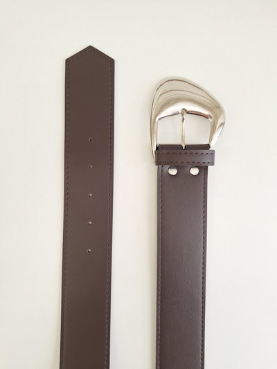 CINTO CHOCOLATE HEBILLA IRREGULAR X UNIDAD