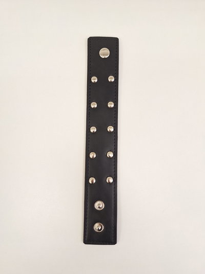PULSERA ANCHA ECOCUERO NEGRO CON TACHAS X UNIDAD