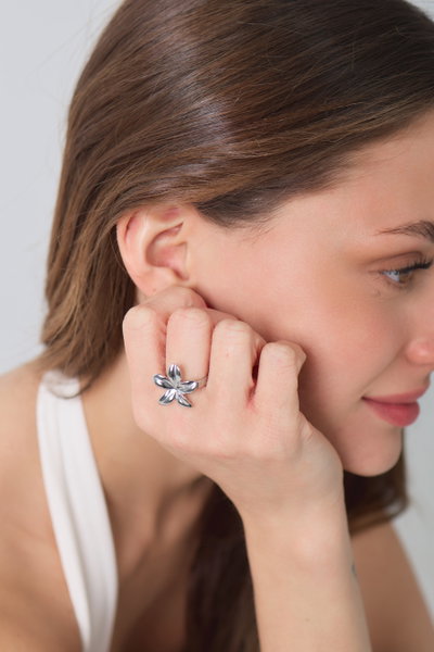 ANILLO ACERO REGULABLE FLOR HAWAIANA X UNIDAD