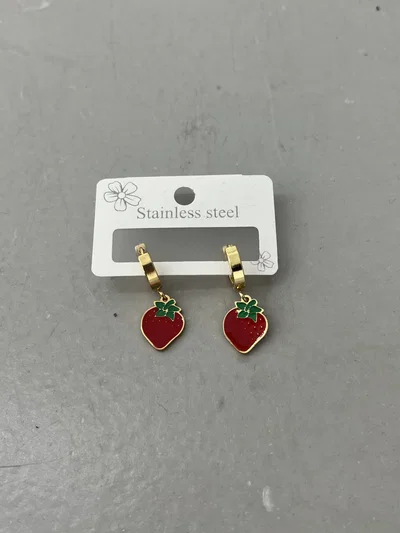 AROS DE ACERO DORADO ARGOLLA ANCHA CON FRUTILLAS X PAR
