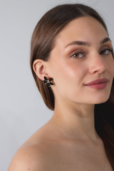 AROS DE ACERO DORADO FLOR NEGRA X PAR