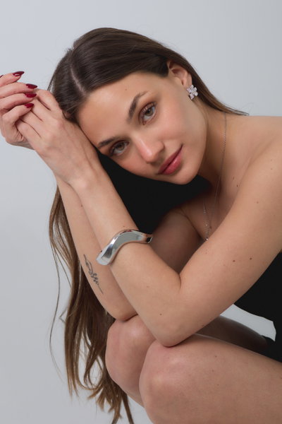 PULSERA ONDULADA ANCHA PLATEADA X UNIDAD