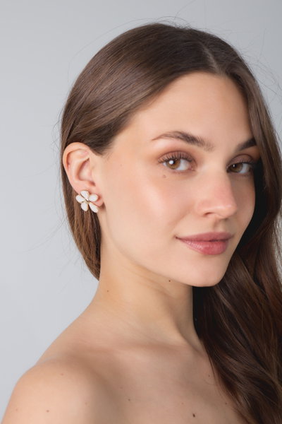 AROS DE ACERO DORADO FLOR BLANCA X PAR