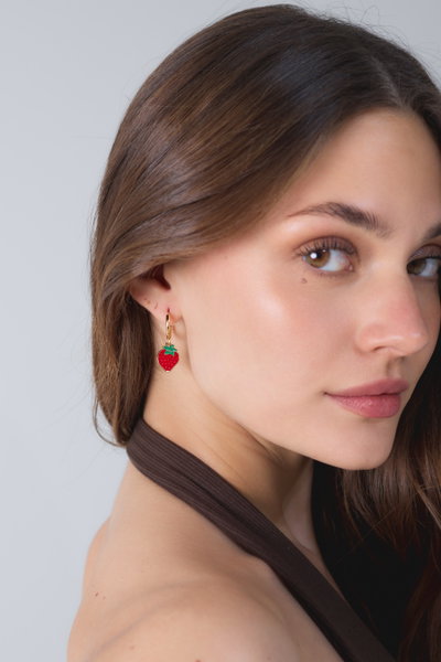 AROS DE ACERO DORADO ARGOLLA ANCHA CON FRUTILLAS X PAR