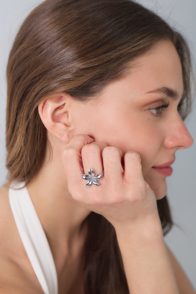 ANILLO ACERO REGULABLE FLOR HAWAIANA X UNIDAD