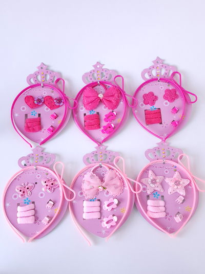 SET CON ACCESORIOS Y VINCHA X CARD