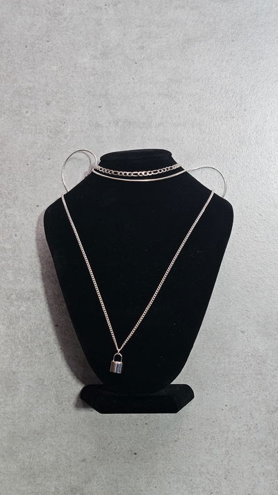 EXHIBIDOR CUELLO COLOR NEGRO X PCS 22 CM